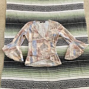 vintage y2k bell sleeve blue and tan v neck mesh top